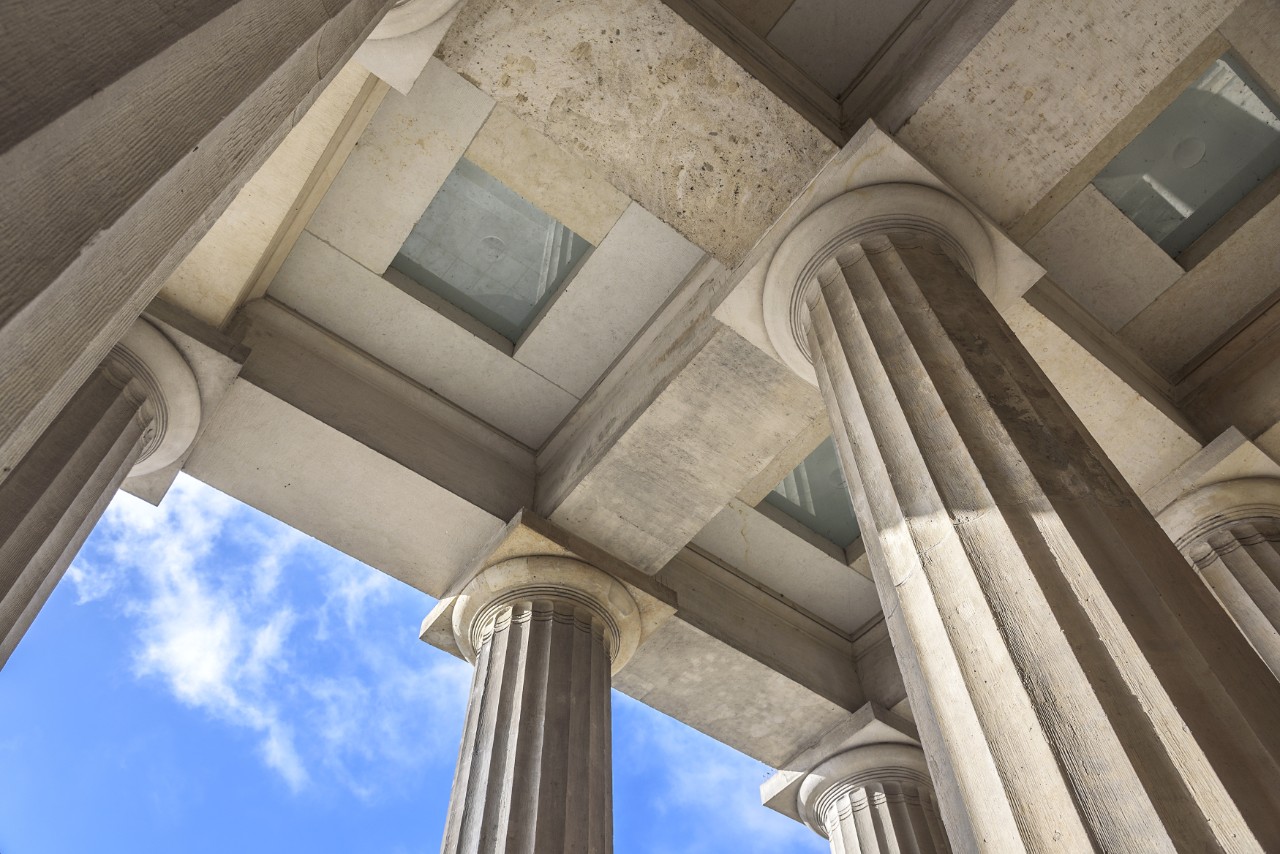 Set above the columns. Set above the columns of the old palace in detail.